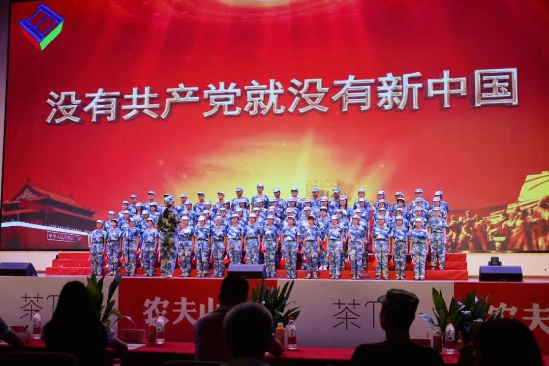 摩娜的时尚装扮